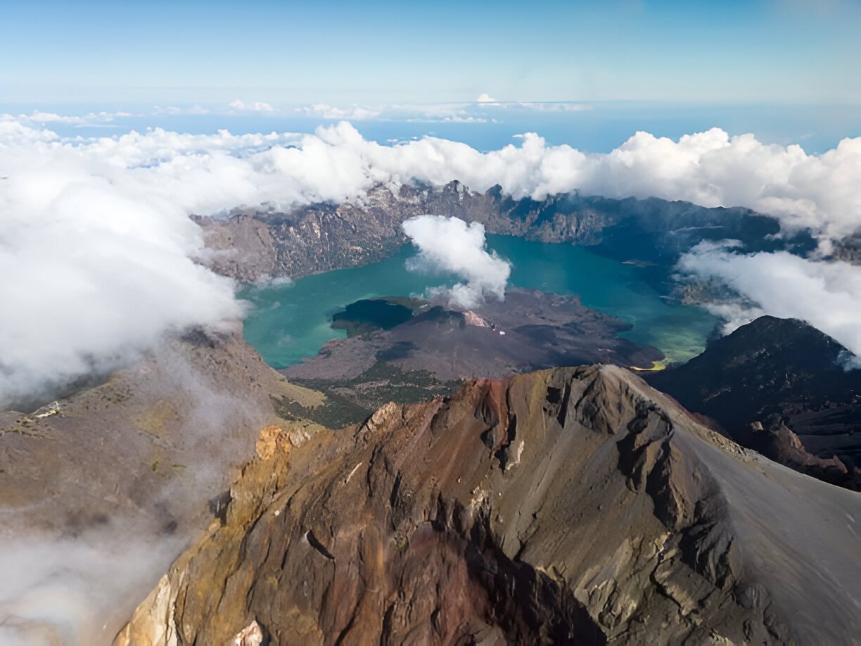 Mount Rinjani 4 Days 3 Nights Trekking Package – Sembalun to Senaru Route